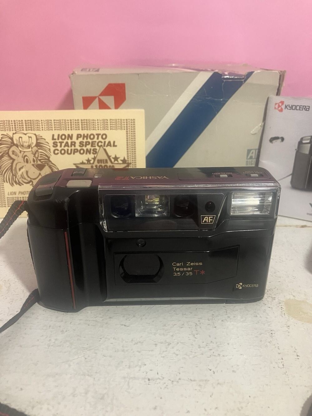 Kyocera TD Yashica T2D Carl Zeiss T* 35mm Film Point & Shoot T-2